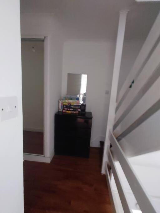 Edwardian 4 Bedrooms With 4 Bathrooms Townhouse, Next To Underground, Accommodates 10 People Londres Exterior foto