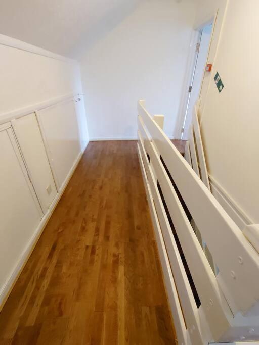 Edwardian 4 Bedrooms With 4 Bathrooms Townhouse, Next To Underground, Accommodates 10 People Londres Exterior foto