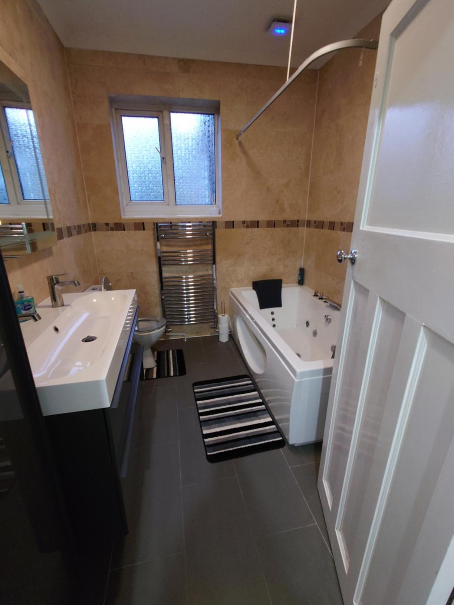 Edwardian 4 Bedrooms With 4 Bathrooms Townhouse, Next To Underground, Accommodates 10 People Londres Exterior foto
